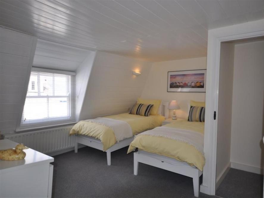 Oyster Cottage, WEYMOUTH room 6